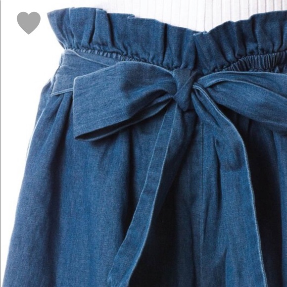 🆕 High Rise Paper Bag Chambray Shorts - Picture 2 of 6